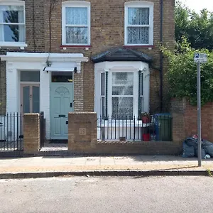  Holiday home Bubblesbnb- 4 Bedroom House United Kingdom